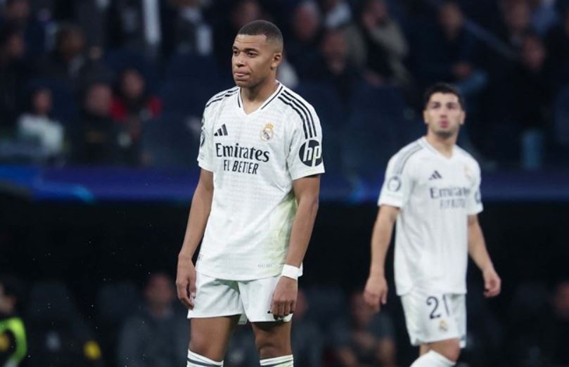 Mbappe hiện chấn thương đầu gối trái, bỏ lỡ buổi tập cuối