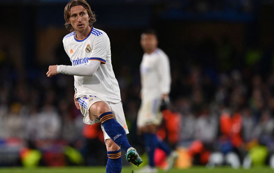 Modric treo bóng xoáy hoàn hảo vào vòng cấm Cremonese